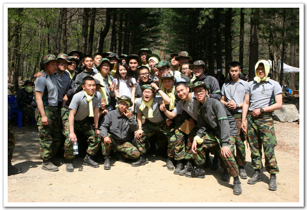 군인아저씨들 단체사진 촬영